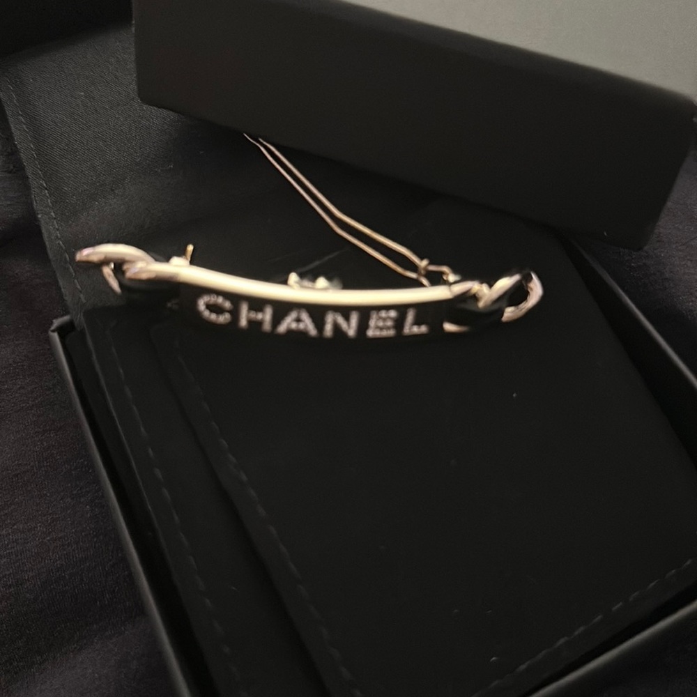 Chanel hair clip